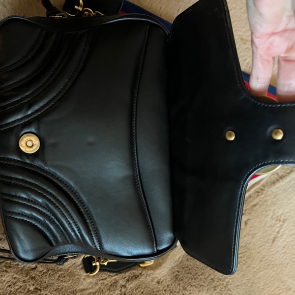 SOLD*** GUCCI Leather Purse - Picture 3 of 5